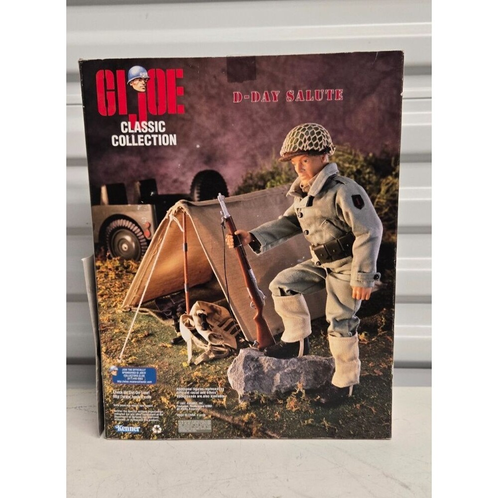 Kenner G.I. JOE Classic Collection D-DAY Salute LIMITED EDITION Holiday FIGURE